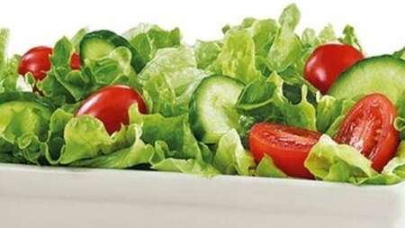 همراه غذا سالاد بخوریم یا نخوریم؟ همراه غذا سالاد بخوریم یا نخوریم؟