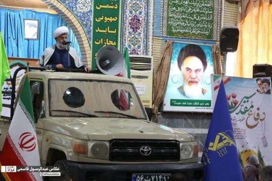 خطبه‌های نمازجمعه روی خودرو جنگی در این شهر ایران! (عکس)