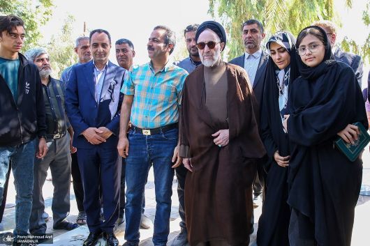 حضور سیدمحمد خاتمی بر مزار پدرش + عکس
