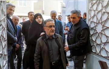 همسر مصطفی تاجزاده: همسرم با یورش مأموران امنیتی بازداشت و به زندان بازگردانده شد