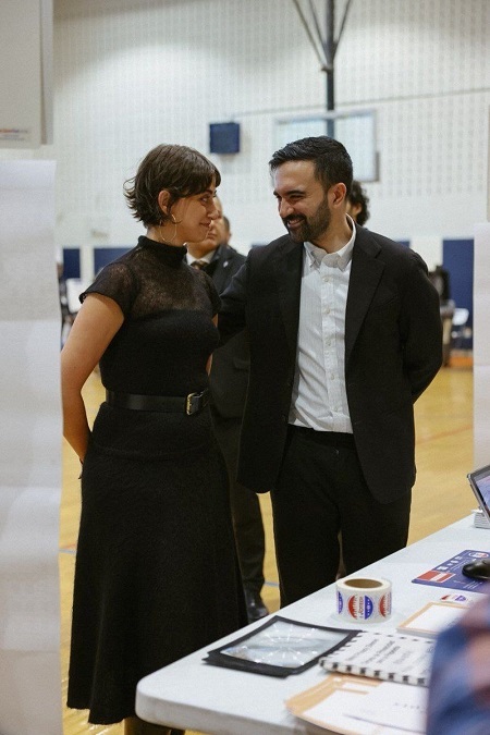 حجاب همسر زهران ممدانی اولین شهردار مسلمان و شیعه نیویورک (عکس) حجاب همسر زهران ممدانی اولین شهردار مسلمان و شیعه نیویورک (عکس)