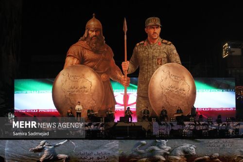 رونمایی از مجسمه شاپور دوم و شکست والرین در میدان انقلاب (عکس) رونمایی از مجسمه شاپور دوم و شکست والرین در میدان انقلاب (عکس)