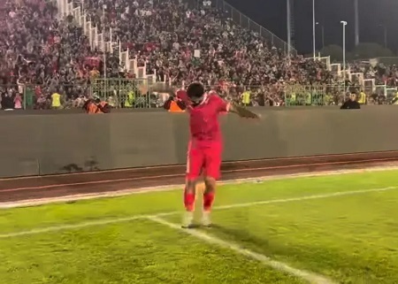 شادی خاص کنعانی مقابل سکوهای پرسپولیس+ عکس شادی خاص کنعانی مقابل سکوهای پرسپولیس+ عکس