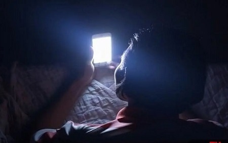 این کار رایج باعث سکته چشمی میشود این کار رایج باعث سکته چشمی میشود