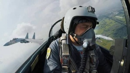 نمایش قدرت خلبان ارتش با نماد سوخو-۳۵ (عکس) نمایش قدرت خلبان ارتش با نماد سوخو-۳۵ (عکس)