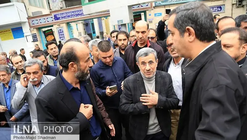 ظاهر غیرمنتظره محمود احمدینژاد در مراسم ختم خواهرش! (عکس) ظاهر غیرمنتظره محمود احمدینژاد در مراسم ختم خواهرش! (عکس)