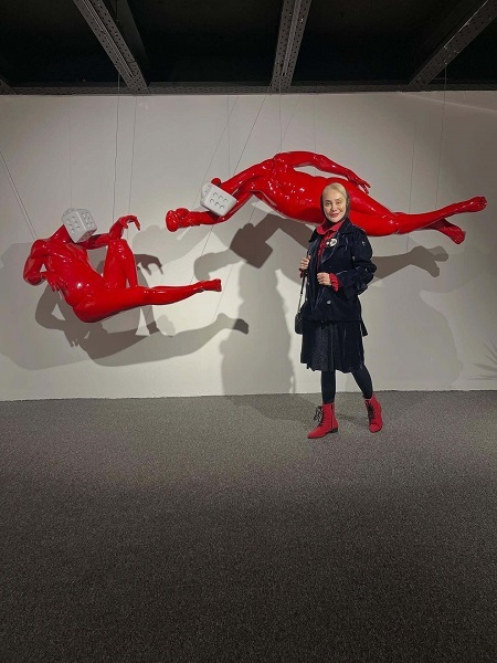 سلفی جدید «بابک انصاری» و همسرش؛ زوج هنری با استایل پاییزی و متفاوت (عکس)