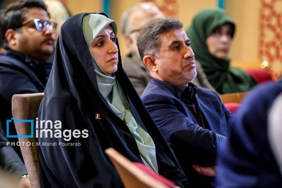 مراسم رونمایی از کتاب خاطرات جهانگیری با حضور ظریف، زنگنه، فرجی دانا و... (تصاویر) مراسم رونمایی از کتاب خاطرات جهانگیری با حضور ظریف، زنگنه، فرجی دانا و... (تصاویر)