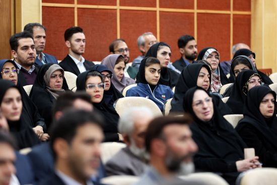 حضور پزشکیان در نشست فعالان فرهنگی و اقتصادی استان قزوین (عکس) حضور پزشکیان در نشست فعالان فرهنگی و اقتصادی استان قزوین (عکس)