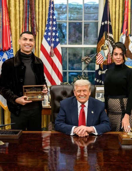 جورجینا رودریگز و رونالد در دفتر کار ترامپ (عکس)