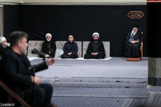 اولین شب مراسم عزاداری شهادت حضرت فاطمه زهرا با حضور رهبر انقلاب (عکس)