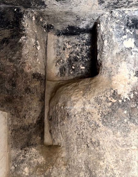 درون آرامگاه کوروش (عکس) درون آرامگاه کوروش (عکس)