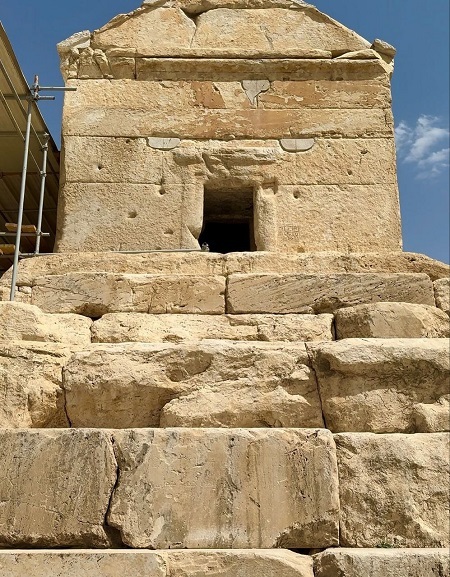 درون آرامگاه کوروش (عکس) درون آرامگاه کوروش (عکس)