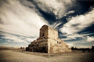 چرا آرامگاه کوروش را مقبره مادر سلیمان میخواندند؟ چرا آرامگاه کوروش را مقبره مادر سلیمان میخواندند؟
