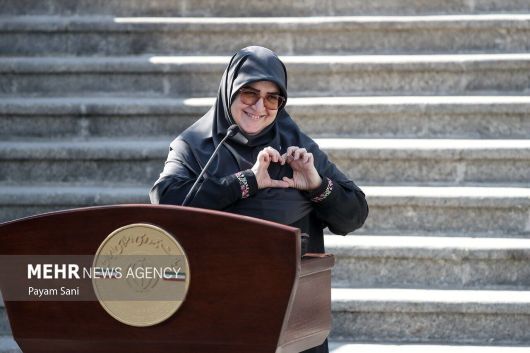 تصویری نچسب از سخنگوی دولت (عکس)