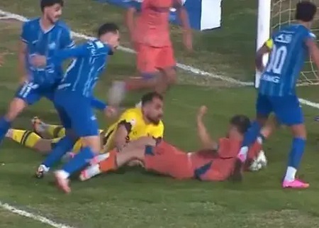 بازسازی صحنه مهم جامجهانی در بازی استقلال - پادیاب (عکس) بازسازی صحنه مهم جامجهانی در بازی استقلال - پادیاب (عکس)