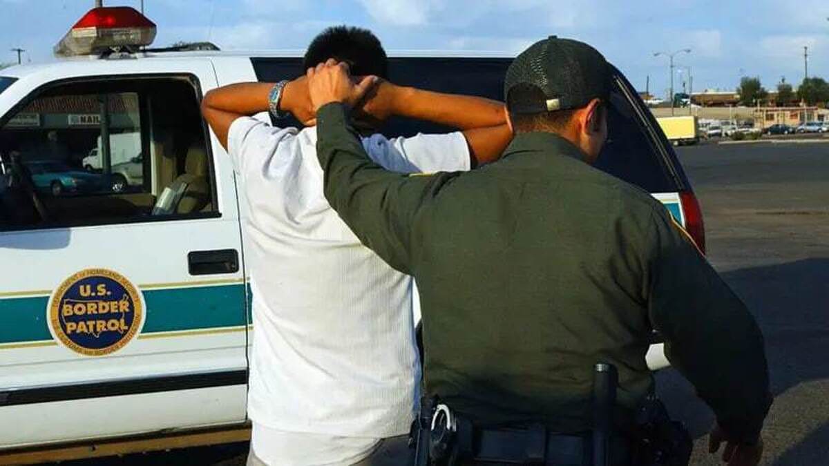 همکاری تهران و ترامپ/ یکشنبه، انتقال ایرانیان اخراجی از امریکا به ایران/ دیدار مقام ایرانی با ایرانیان بازداشتی در امریکا