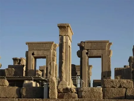 شرایط بحرانی کاخ هدیش تخت جمشید