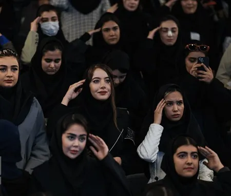 سلام نظامی دختران دانشجو با این پوشش (عکس) سلام نظامی دختران دانشجو با این پوشش (عکس)