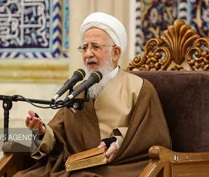 آیت الله جوادی آملی: آبروی ملت دست مسئولین امانت است