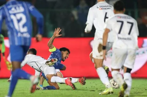 مارک کلاتنبرگ و کارشناسی داوری بازی استقلال - ملوان: ناظمی اشتباه بزرگ کرد و 2 پنالتی را نگرفت! مارک کلاتنبرگ و کارشناسی داوری بازی استقلال - ملوان: ناظمی اشتباه بزرگ کرد و 2 پنالتی را نگرفت!