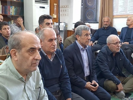 حضور احمدی‌نژاد در مراسم ختم خواهر مشایی در رامسر (+عکس)