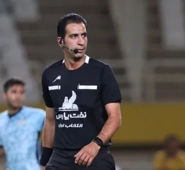 کارشناسی داوری بازی خیبر - استقلال: احمد محمدی چه کرد؟! کارشناسی داوری بازی خیبر - استقلال: احمد محمدی چه کرد؟!