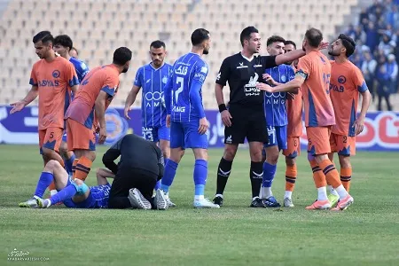 نظر ۳ کارشناس داوری برنامه فوتبال برتر درباره اخراج و پنالتی بازی استقلال پادیاب (+ویدئو)