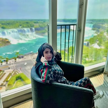 خوشگذرانی آزاده زارعی کنار آبشار نیاگارا (عکس)