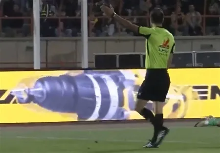 ادامه جنجال بر سر داوری مسابقه پرسپولیس: نظر ۳ کارشناس جدید درباره صحنه مشکوک پنالتی شمسآذر ادامه جنجال بر سر داوری مسابقه پرسپولیس: نظر ۳ کارشناس جدید درباره صحنه مشکوک پنالتی شمسآذر