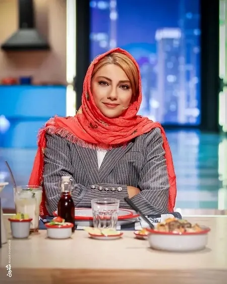 محیا دهقانی با استایلی ساده و جذاب در شفرونی (عکس)